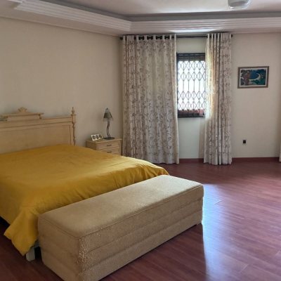 Casa Residencial com 640m², 5 quartos (sendo 5 suítes), 4 garagens, no bairro Itacorubi em Florianópolis