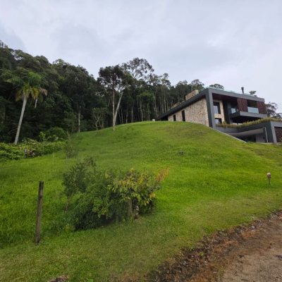 Terrenos Residenciais com 1011m², no bairro Invernadinha em Rancho Queimado