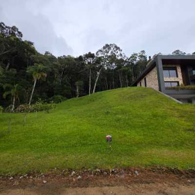 Terrenos Residenciais com 1011m², no bairro Invernadinha em Rancho Queimado