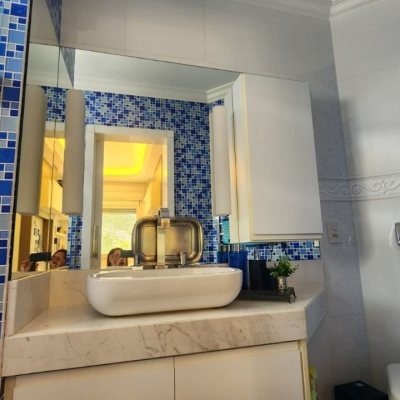 Casa Residencial com 409m², 4 quartos (sendo 4 suítes), 4 garagens, no bairro Carvoeira em Florianópolis