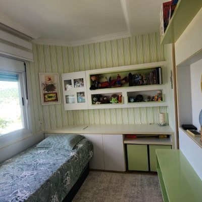 Casa Residencial com 409m², 4 quartos (sendo 4 suítes), 4 garagens, no bairro Carvoeira em Florianópolis