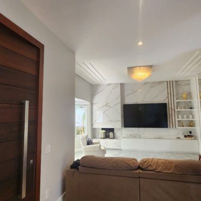 Casa Residencial com 409m², 4 quartos (sendo 4 suítes), 4 garagens, no bairro Carvoeira em Florianópolis