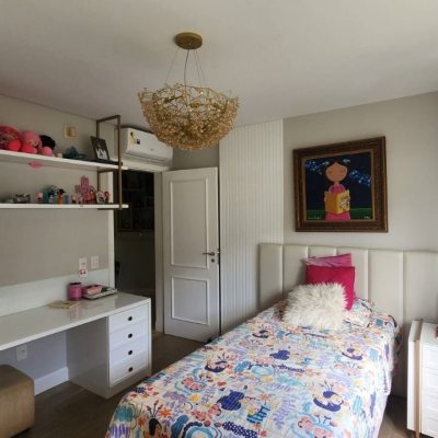 Casa Residencial com 409m², 4 quartos (sendo 4 suítes), 4 garagens, no bairro Carvoeira em Florianópolis
