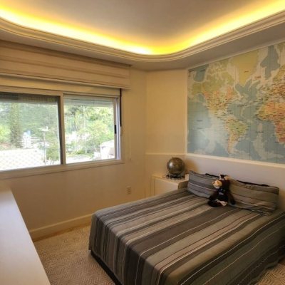 Casa Residencial com 409m², 4 quartos (sendo 4 suítes), 4 garagens, no bairro Carvoeira em Florianópolis
