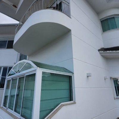 Casa Residencial com 409m², 4 quartos (sendo 4 suítes), 4 garagens, no bairro Carvoeira em Florianópolis