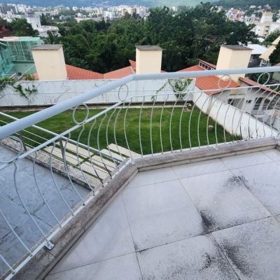 Casa Residencial com 409m², 4 quartos (sendo 4 suítes), 4 garagens, no bairro Carvoeira em Florianópolis