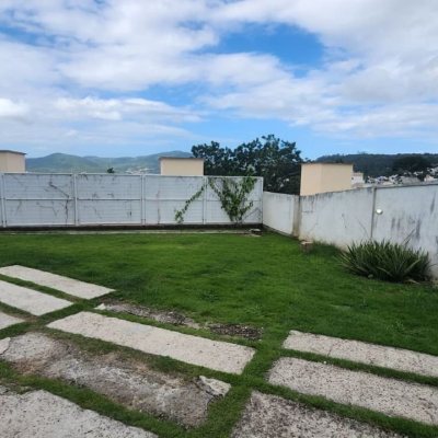Casa Residencial com 409m², 4 quartos (sendo 4 suítes), 4 garagens, no bairro Carvoeira em Florianópolis