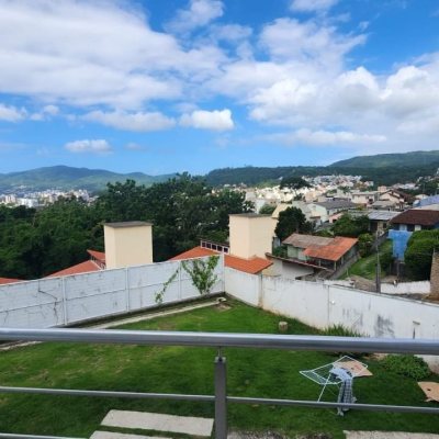 Casa Residencial com 409m², 4 quartos (sendo 4 suítes), 4 garagens, no bairro Carvoeira em Florianópolis