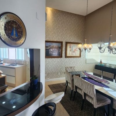Casa Residencial com 409m², 4 quartos (sendo 4 suítes), 4 garagens, no bairro Carvoeira em Florianópolis