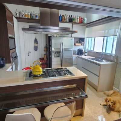 Casa Residencial com 409m², 4 quartos (sendo 4 suítes), 4 garagens, no bairro Carvoeira em Florianópolis