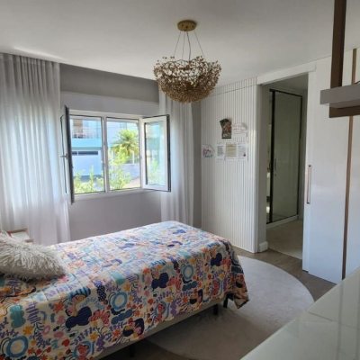 Casa Residencial com 409m², 4 quartos (sendo 4 suítes), 4 garagens, no bairro Carvoeira em Florianópolis