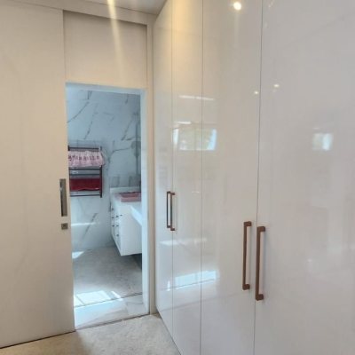 Casa Residencial com 409m², 4 quartos (sendo 4 suítes), 4 garagens, no bairro Carvoeira em Florianópolis