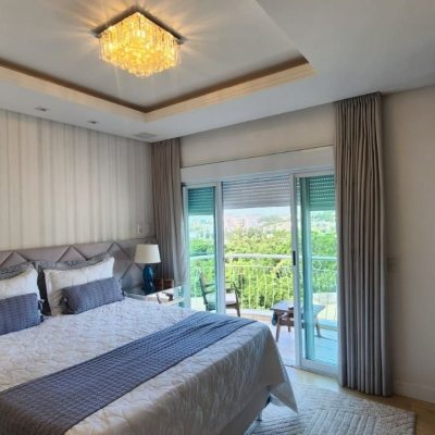 Casa Residencial com 409m², 4 quartos (sendo 4 suítes), 4 garagens, no bairro Carvoeira em Florianópolis