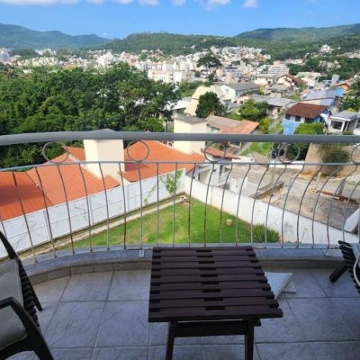 Casa Residencial com 409m², 4 quartos (sendo 4 suítes), 4 garagens, no bairro Carvoeira em Florianópolis
