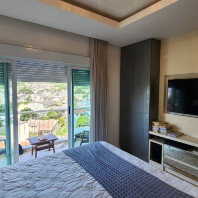 Casa Residencial com 409m², 4 quartos (sendo 4 suítes), 4 garagens, no bairro Carvoeira em Florianópolis