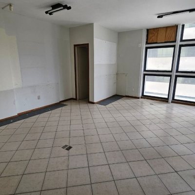 Sala com 32m², no bairro Centro em Florianópolis