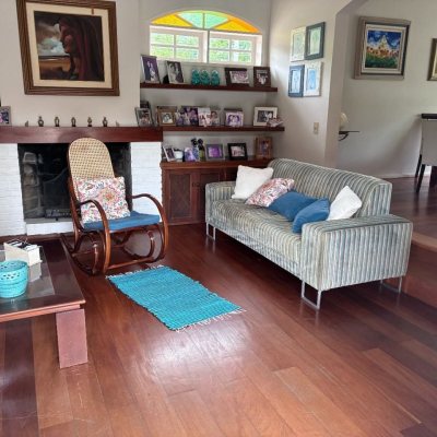 Casa Residencial com 240m², 3 quartos (sendo 1 suíte), 2 garagens, no bairro Córrego Grande em Florianópolis