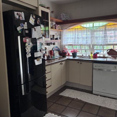 Casa Residencial com 240m², 3 quartos (sendo 1 suíte), 2 garagens, no bairro Córrego Grande em Florianópolis