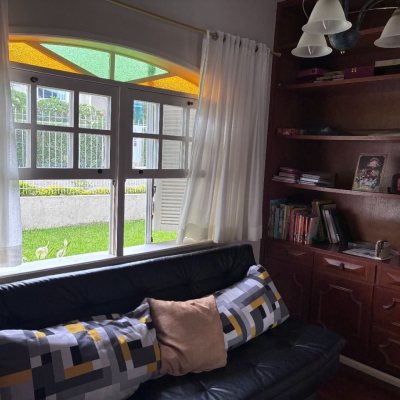 Casa Residencial com 240m², 3 quartos (sendo 1 suíte), 2 garagens, no bairro Córrego Grande em Florianópolis