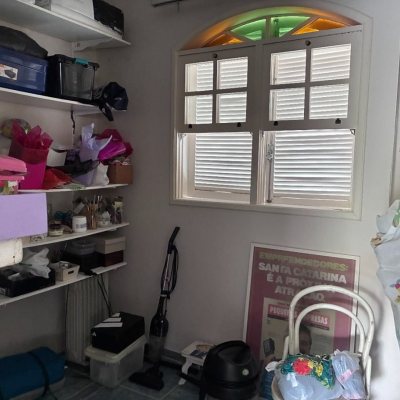 Casa Residencial com 240m², 3 quartos (sendo 1 suíte), 2 garagens, no bairro Córrego Grande em Florianópolis