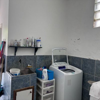 Casa Residencial com 240m², 3 quartos (sendo 1 suíte), 2 garagens, no bairro Córrego Grande em Florianópolis