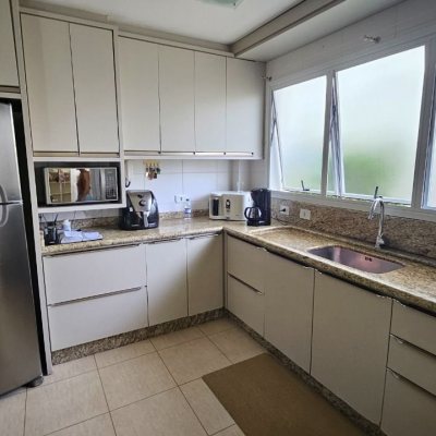 Casa Residencial com 339m², 3 quartos (sendo 3 suítes), 3 garagens, no bairro Santa Mônica em Florianópolis