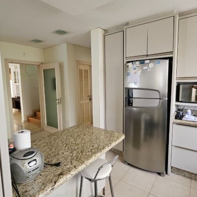 Casa Residencial com 339m², 3 quartos (sendo 3 suítes), 3 garagens, no bairro Santa Mônica em Florianópolis