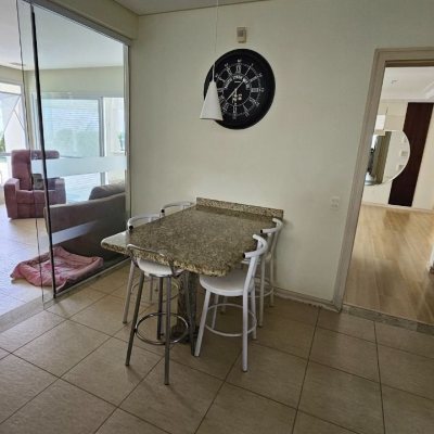 Casa Residencial com 339m², 3 quartos (sendo 3 suítes), 3 garagens, no bairro Santa Mônica em Florianópolis