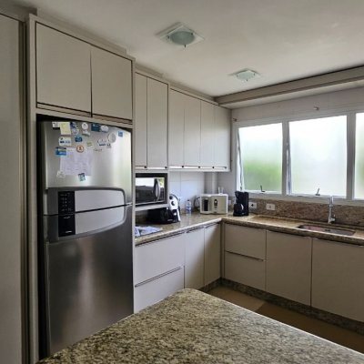 Casa Residencial com 339m², 3 quartos (sendo 3 suítes), 3 garagens, no bairro Santa Mônica em Florianópolis