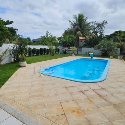 Casa Residencial com 339m², 3 quartos (sendo 3 suítes), 3 garagens, no bairro Santa Mônica em Florianópolis