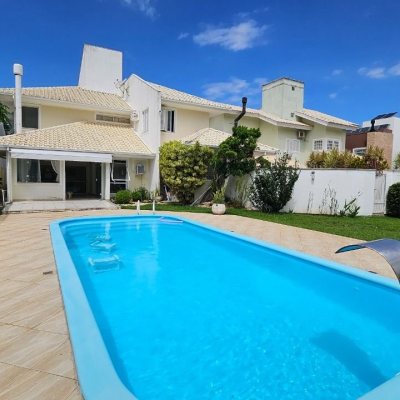 Casa Residencial com 339m², 3 quartos (sendo 3 suítes), 3 garagens, no bairro Santa Mônica em Florianópolis