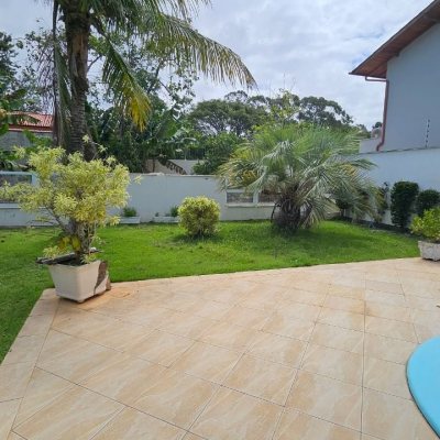 Casa Residencial com 339m², 3 quartos (sendo 3 suítes), 3 garagens, no bairro Santa Mônica em Florianópolis