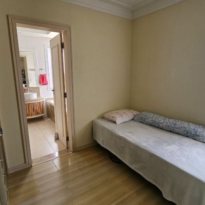 Casa Residencial com 339m², 3 quartos (sendo 3 suítes), 3 garagens, no bairro Santa Mônica em Florianópolis