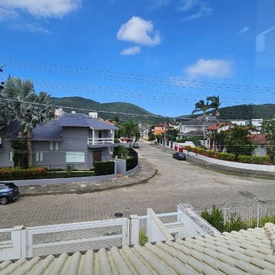 Casa Residencial com 339m², 3 quartos (sendo 3 suítes), 3 garagens, no bairro Santa Mônica em Florianópolis