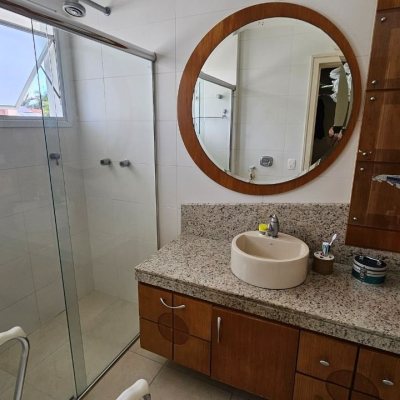 Casa Residencial com 339m², 3 quartos (sendo 3 suítes), 3 garagens, no bairro Santa Mônica em Florianópolis