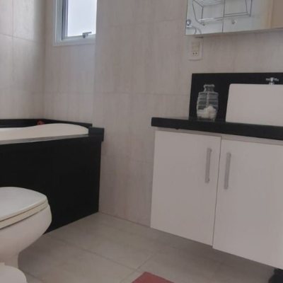 Apartamentos com 118m², 3 quartos (sendo 1 suíte), 2 garagens, no bairro Jurerê em Florianópolis