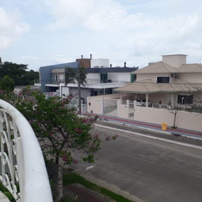 Casa Residencial com 200m², 3 quartos, 1 suíte, 4 garagens, no bairro Cachoeira Do Bom Jesus em Florianópolis