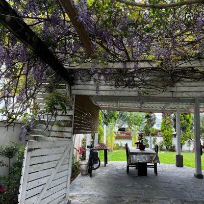 Casa Residencial com 200m², 3 quartos, 1 suíte, 4 garagens, no bairro Cachoeira Do Bom Jesus em Florianópolis