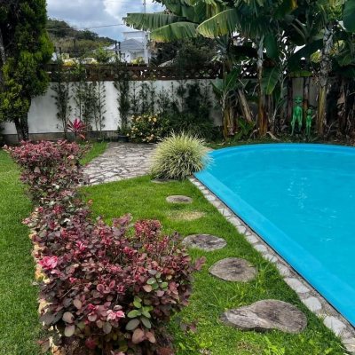 Casa Residencial com 200m², 3 quartos, 1 suíte, 4 garagens, no bairro Cachoeira Do Bom Jesus em Florianópolis