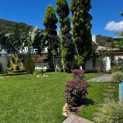 Casa Residencial com 200m², 3 quartos, 1 suíte, 4 garagens, no bairro Cachoeira Do Bom Jesus em Florianópolis