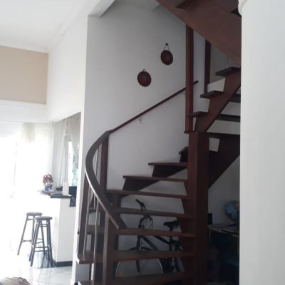 Casa Residencial com 200m², 3 quartos, 1 suíte, 4 garagens, no bairro Cachoeira Do Bom Jesus em Florianópolis