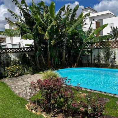 Casa Residencial com 200m², 3 quartos, 1 suíte, 4 garagens, no bairro Cachoeira Do Bom Jesus em Florianópolis