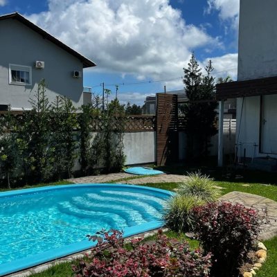 Casa Residencial com 200m², 3 quartos, 1 suíte, 4 garagens, no bairro Cachoeira Do Bom Jesus em Florianópolis