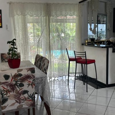 Casa Residencial com 200m², 3 quartos, 1 suíte, 4 garagens, no bairro Cachoeira Do Bom Jesus em Florianópolis