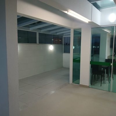 Apartamentos com 88m², 3 quartos (sendo 1 suíte), 2 garagens, no bairro Praia Comprida em São José