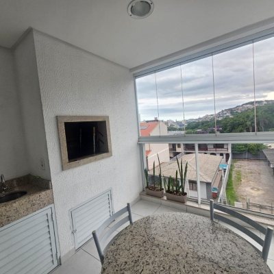 Apartamentos com 88m², 3 quartos (sendo 1 suíte), 2 garagens, no bairro Praia Comprida em São José