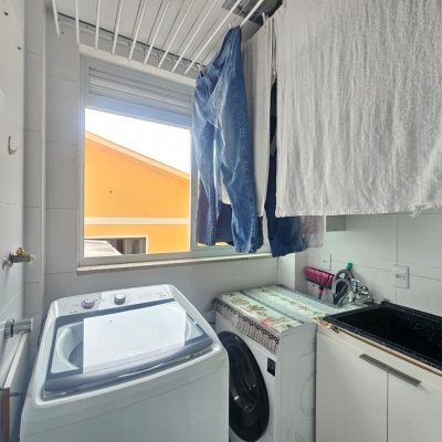 Apartamentos com 88m², 3 quartos (sendo 1 suíte), 2 garagens, no bairro Praia Comprida em São José