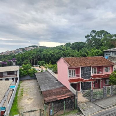 Apartamentos com 88m², 3 quartos (sendo 1 suíte), 2 garagens, no bairro Praia Comprida em São José