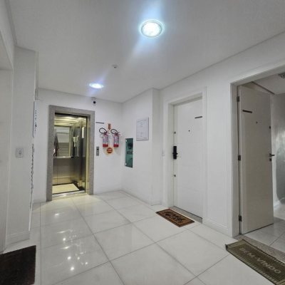 Apartamentos com 88m², 3 quartos (sendo 1 suíte), 2 garagens, no bairro Praia Comprida em São José