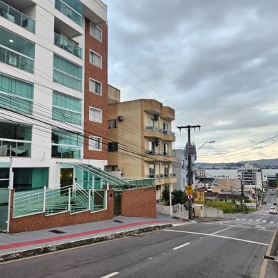 Apartamentos com 88m², 3 quartos (sendo 1 suíte), 2 garagens, no bairro Praia Comprida em São José